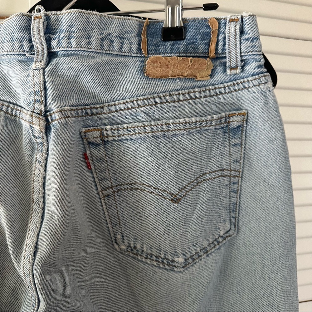 Vintage 80’s Levi’s Light Blue Distressed Jeans 36W - Picture 9 of 11